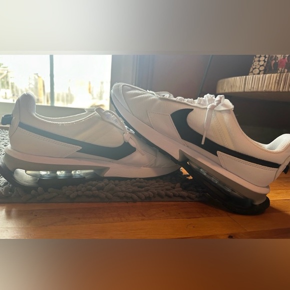 Nike Air women’s shoes size 10 - Picture 3 of 3